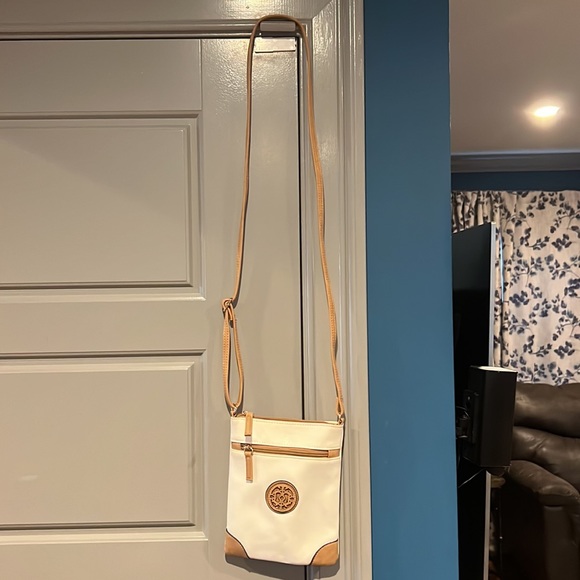 Used x1 for a tea party like new white adjustable purse - Picture 3 of 8